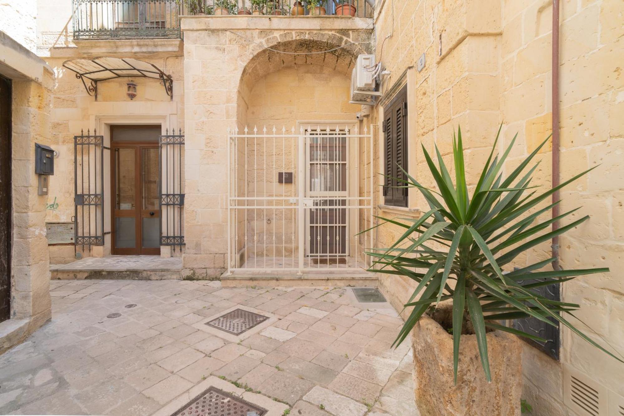 לצ'ה Dimora Barocca Apartment Irene מראה חיצוני תמונה